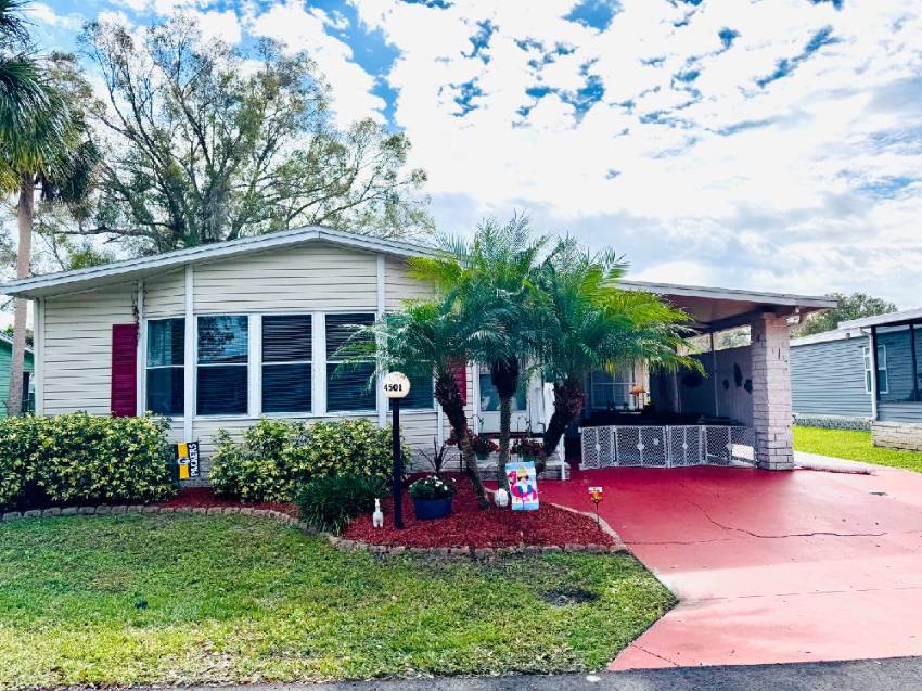 Lakeland, FL Mobile Home for Sale located at 4501 Alvamar Trail Schalamar Creek Golf And Country Club